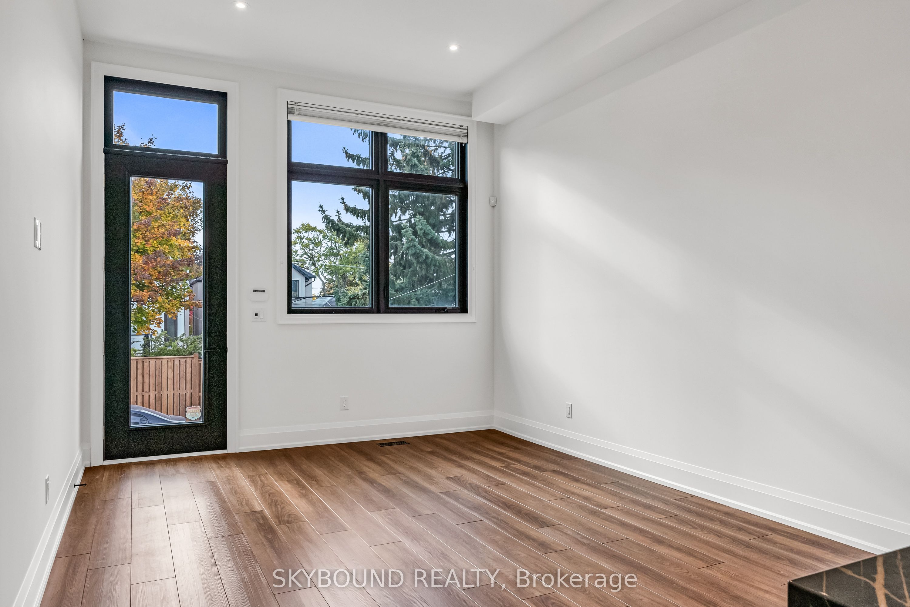 B-323 Mortimer Avenue, Toronto, ON, M4J 2C9 photo 3