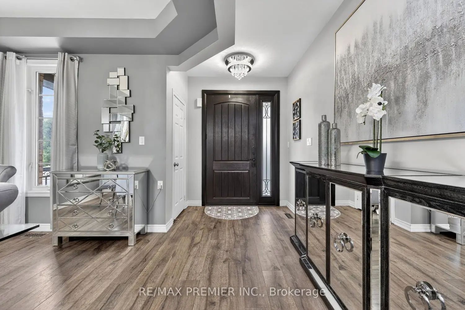 77 Weaver Terrace photo 2