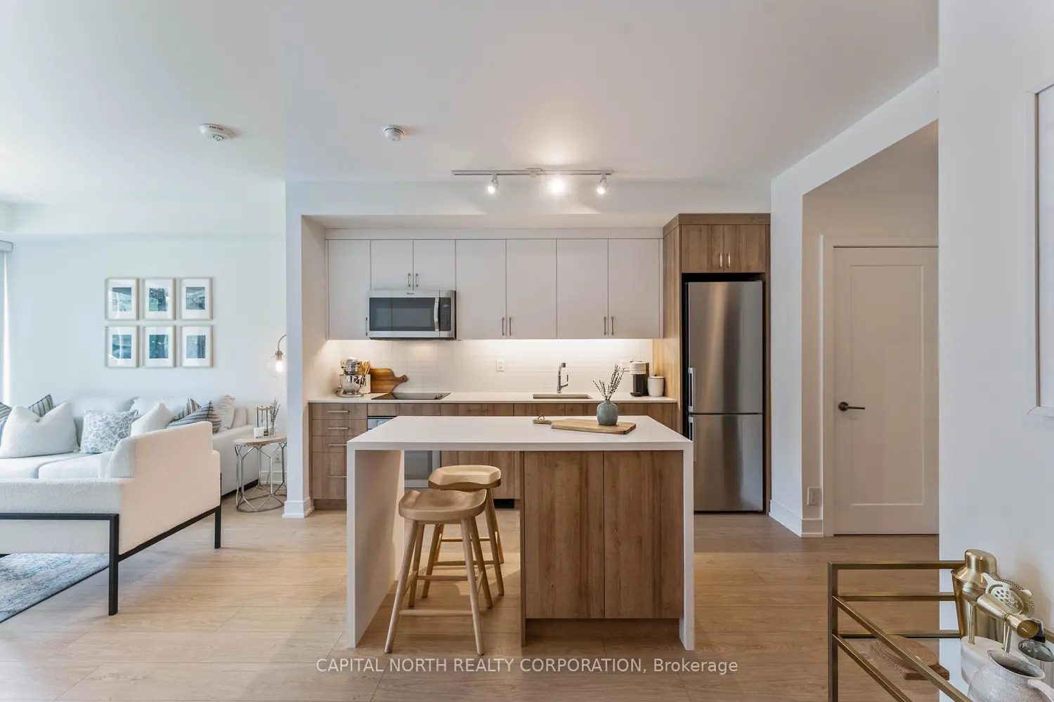 1575 Lakeshore Road 270
