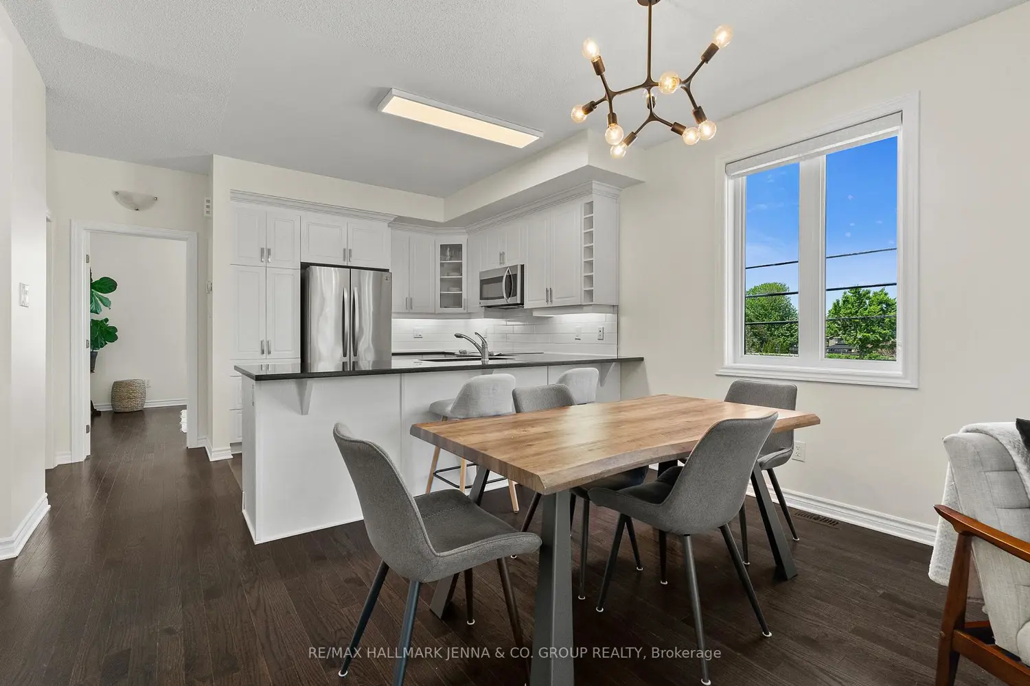 282 Pembina Private 83 photo 5