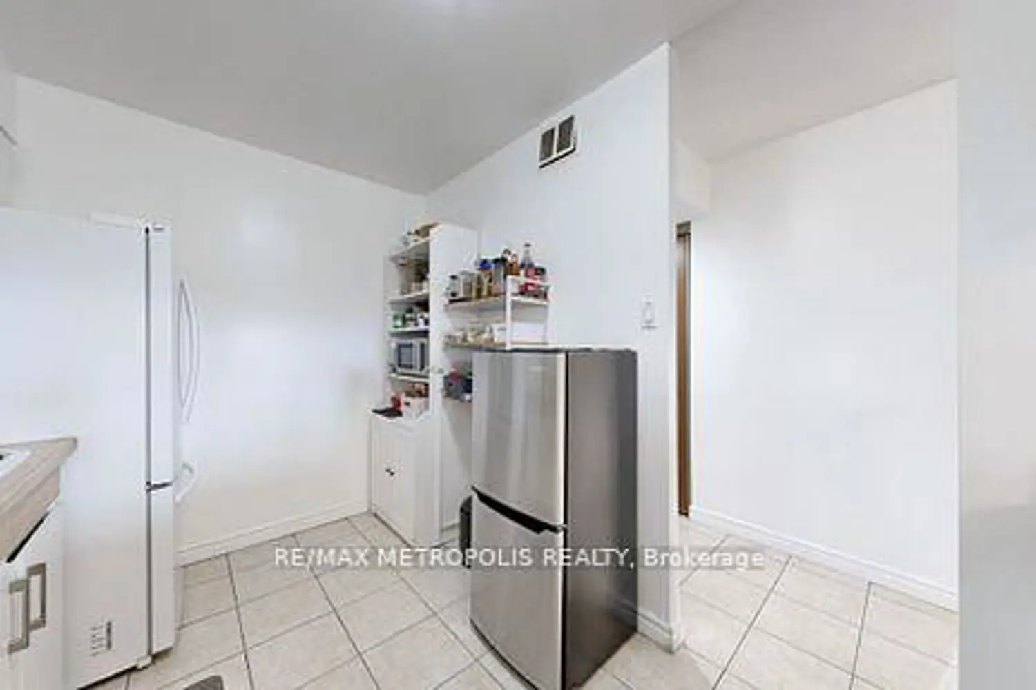 10 Martha Eaton Way 713 photo 5