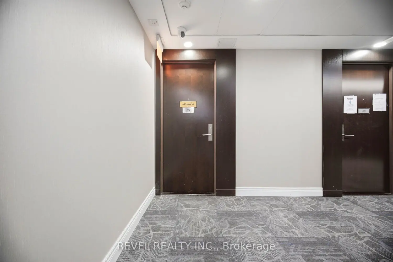 50 Absolute Avenue 707 photo 2
