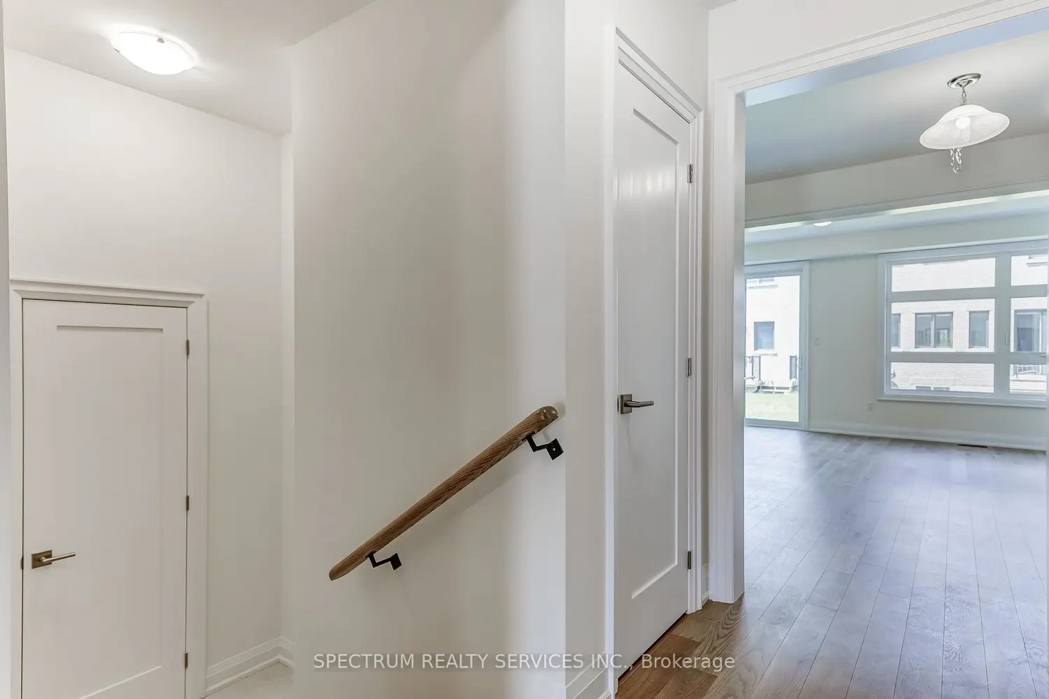 103 Adario Crescent photo 3