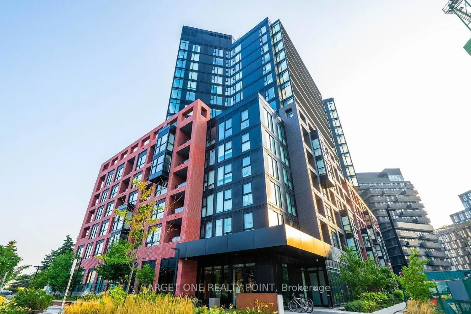 8 Tippett Road 1006