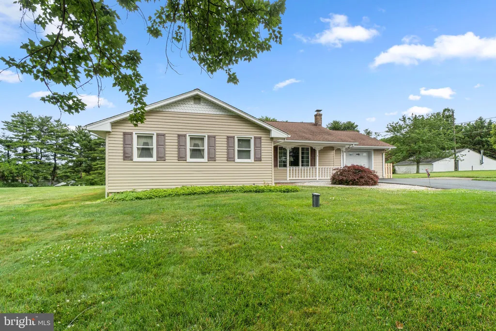 557 Oak Tree Road, Westminster, MD 21157 photo 2