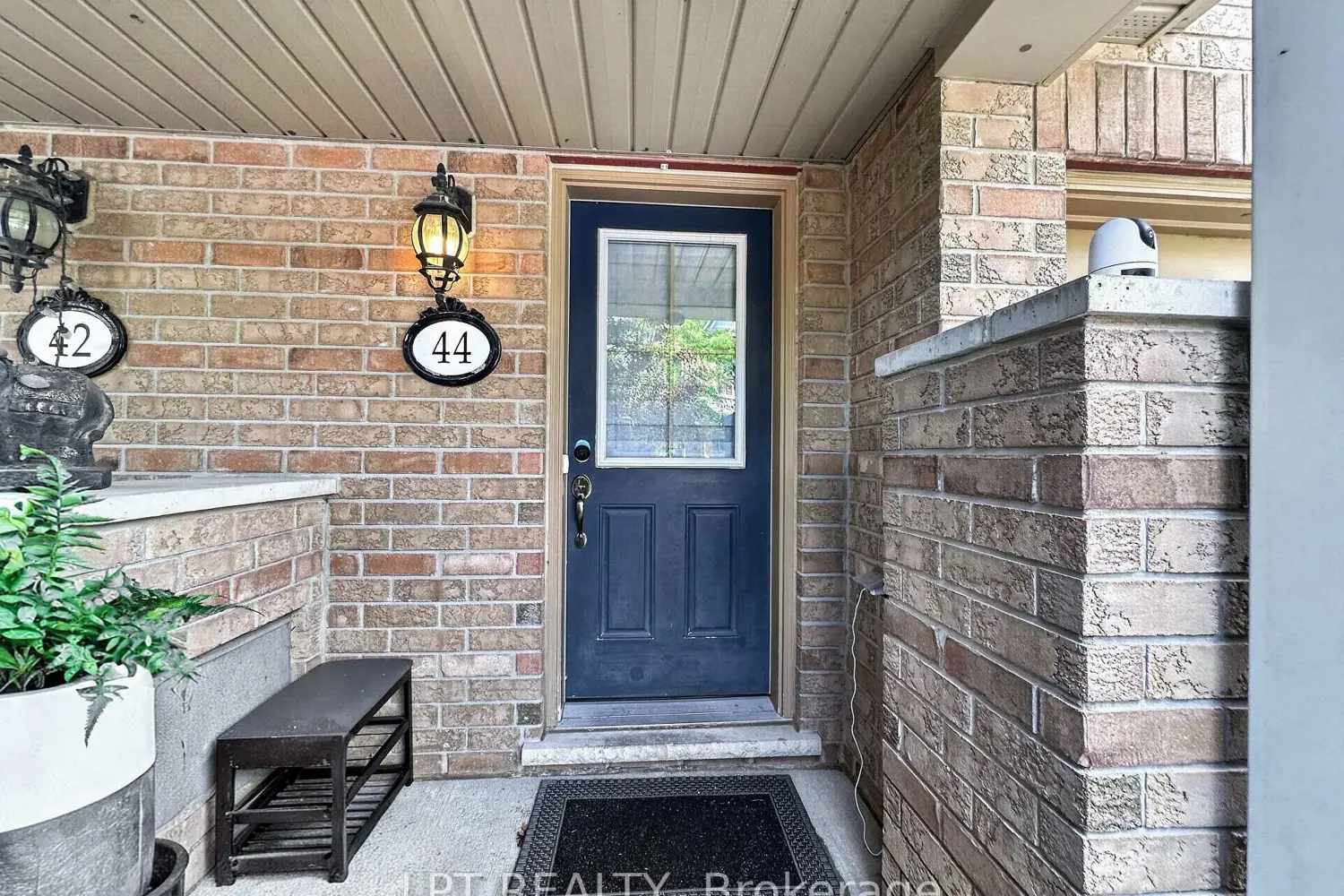 44 Cedar Lake Crescent