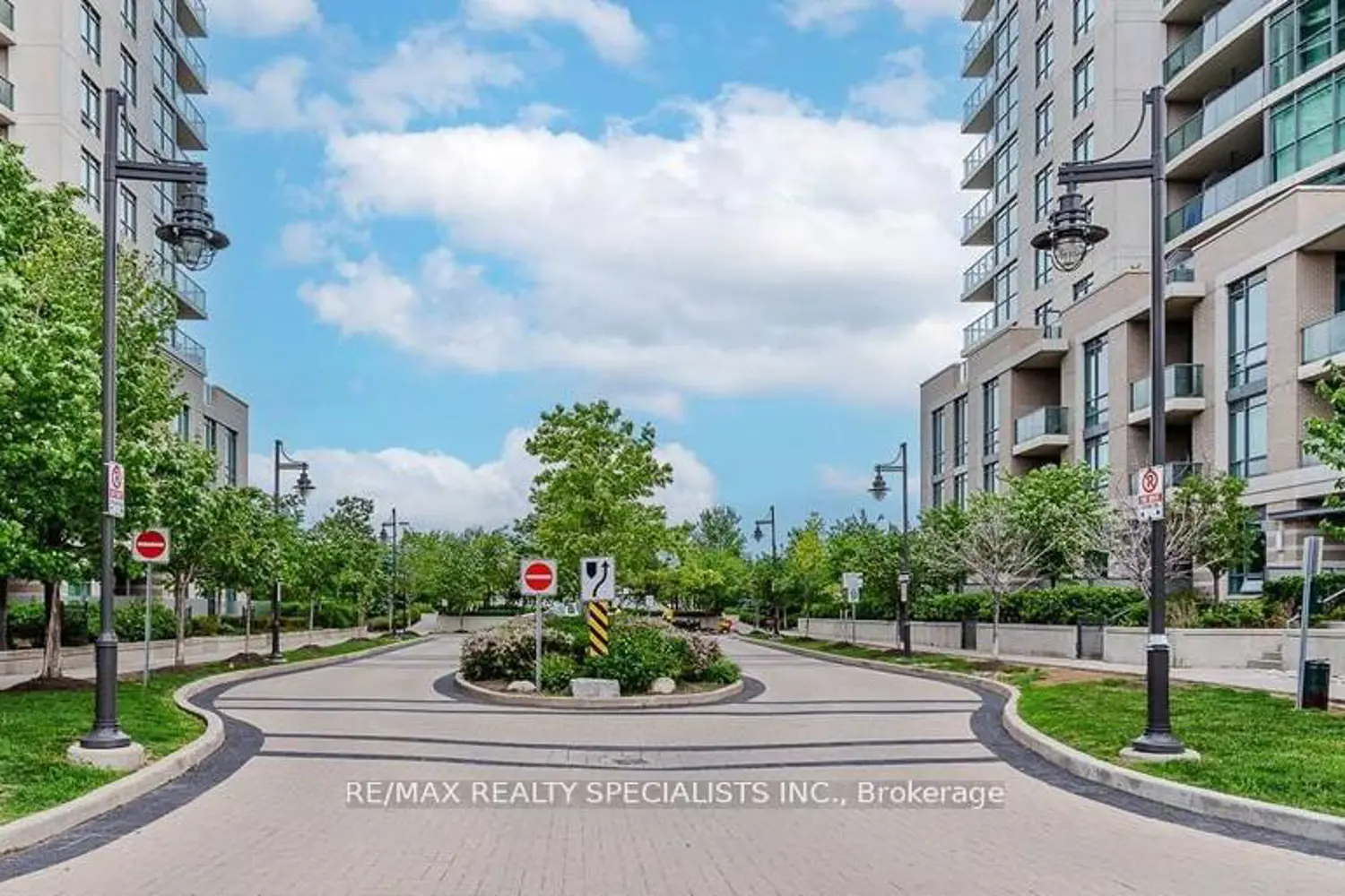 215 Sherway Gardens Road 1205