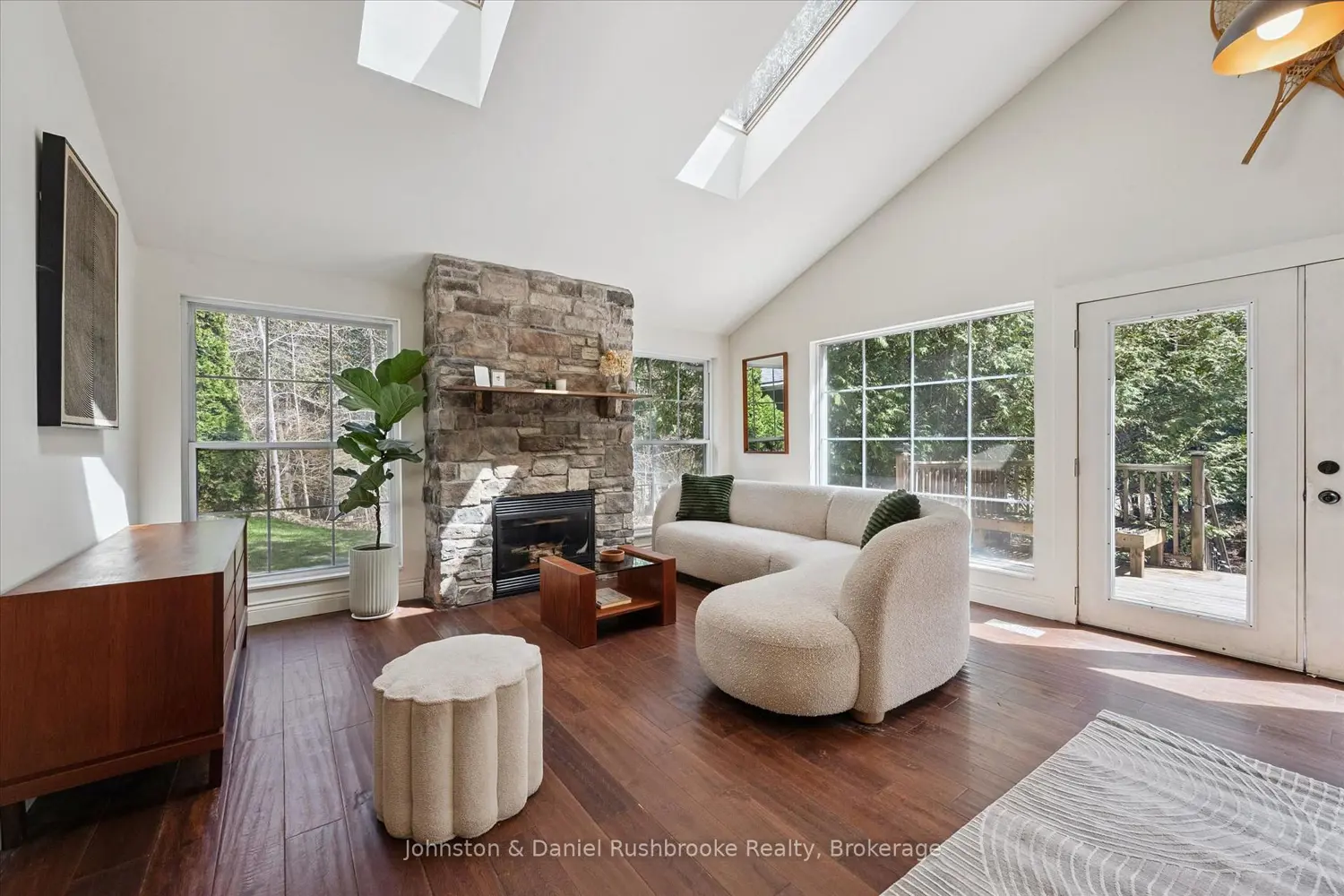 307251 Hockley Road photo 3