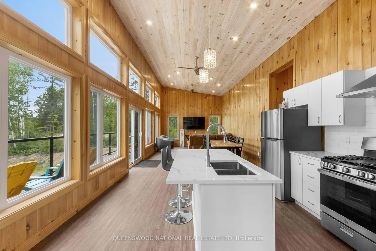 227 Grunwald Road photo 2