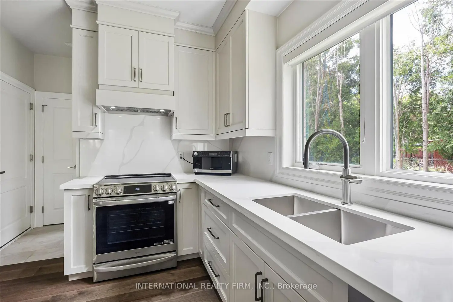 2423 Raymore Drive photo 3