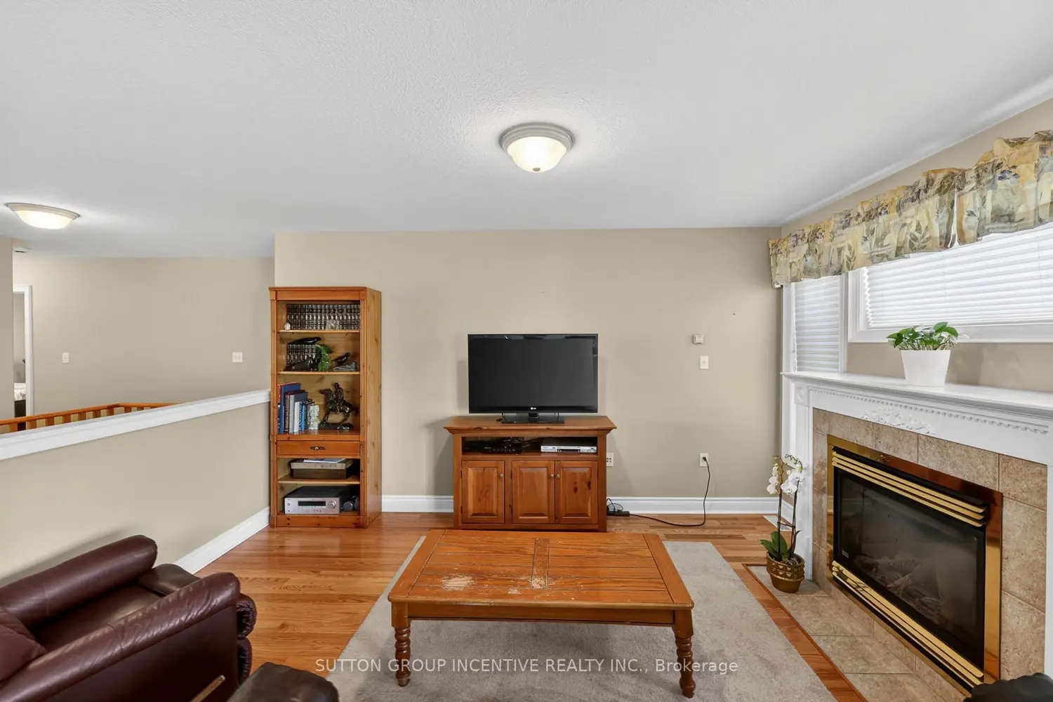 101 Lion's Gate Boulevard photo 5