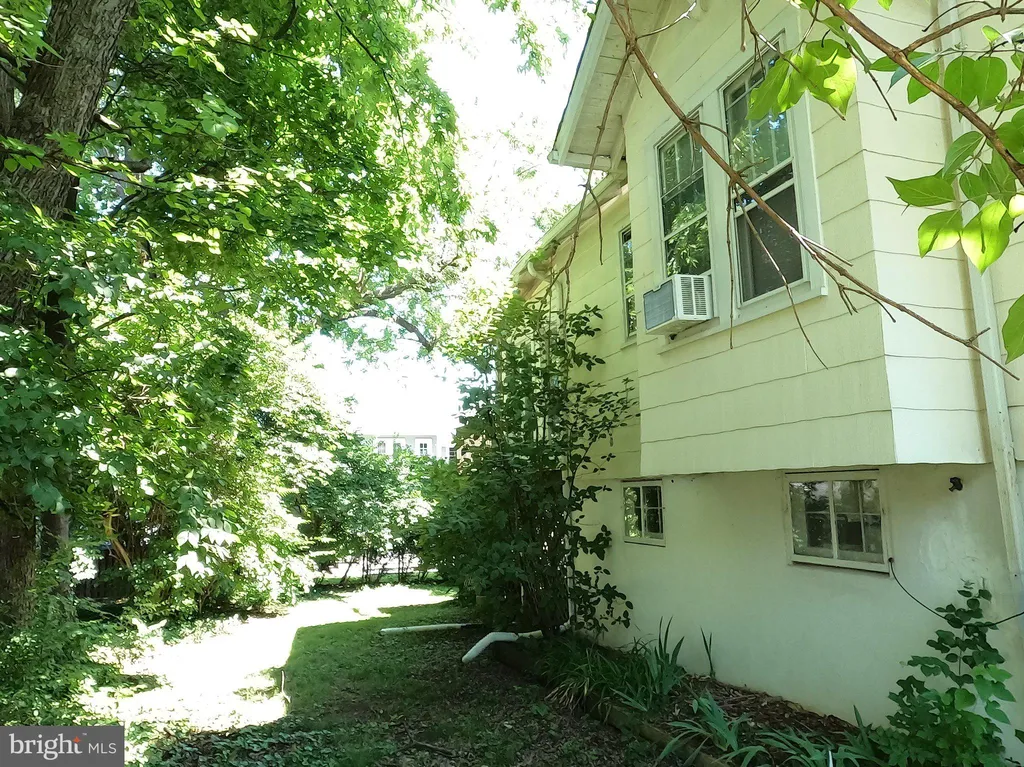 4607 W Virginia Avenue, Bethesda, MD 20814