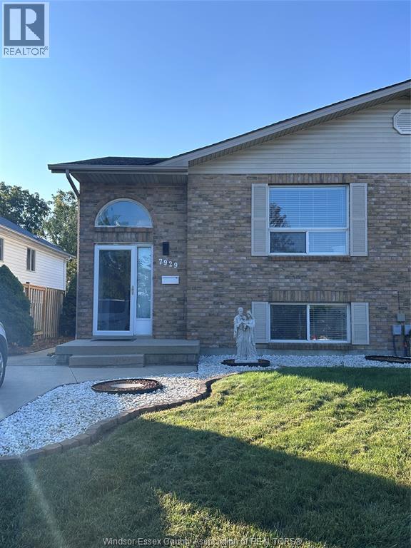 7929 Hawthorne Drive, Windsor, ON, N8R2J9
