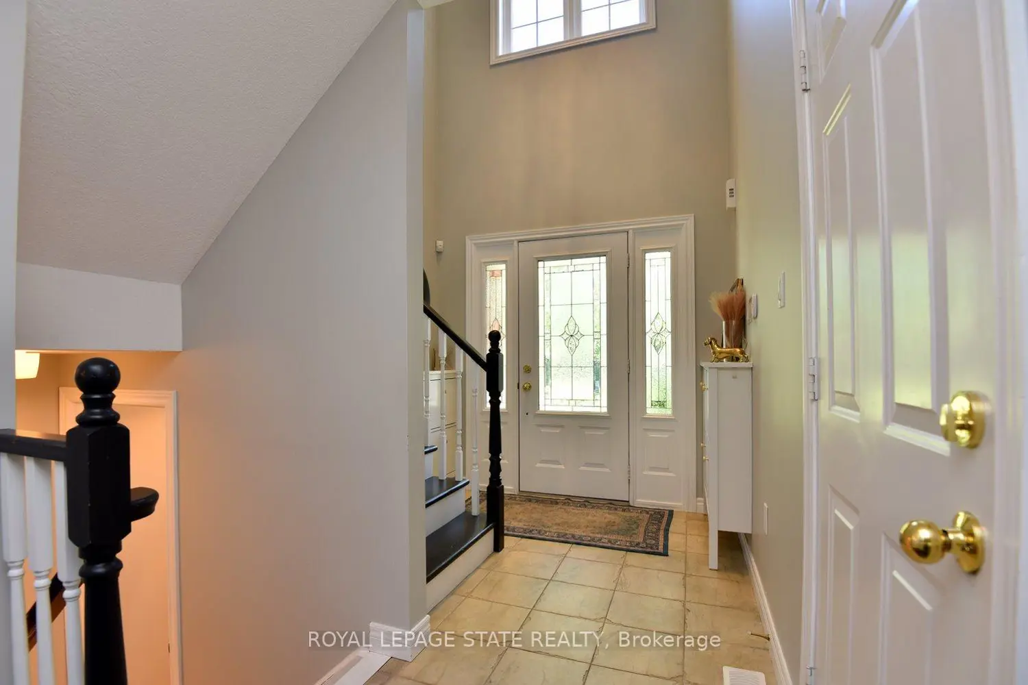 12 Wills Crescent photo 4