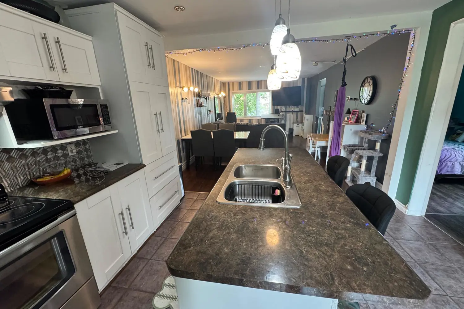 76 Bloor Avenue photo 3