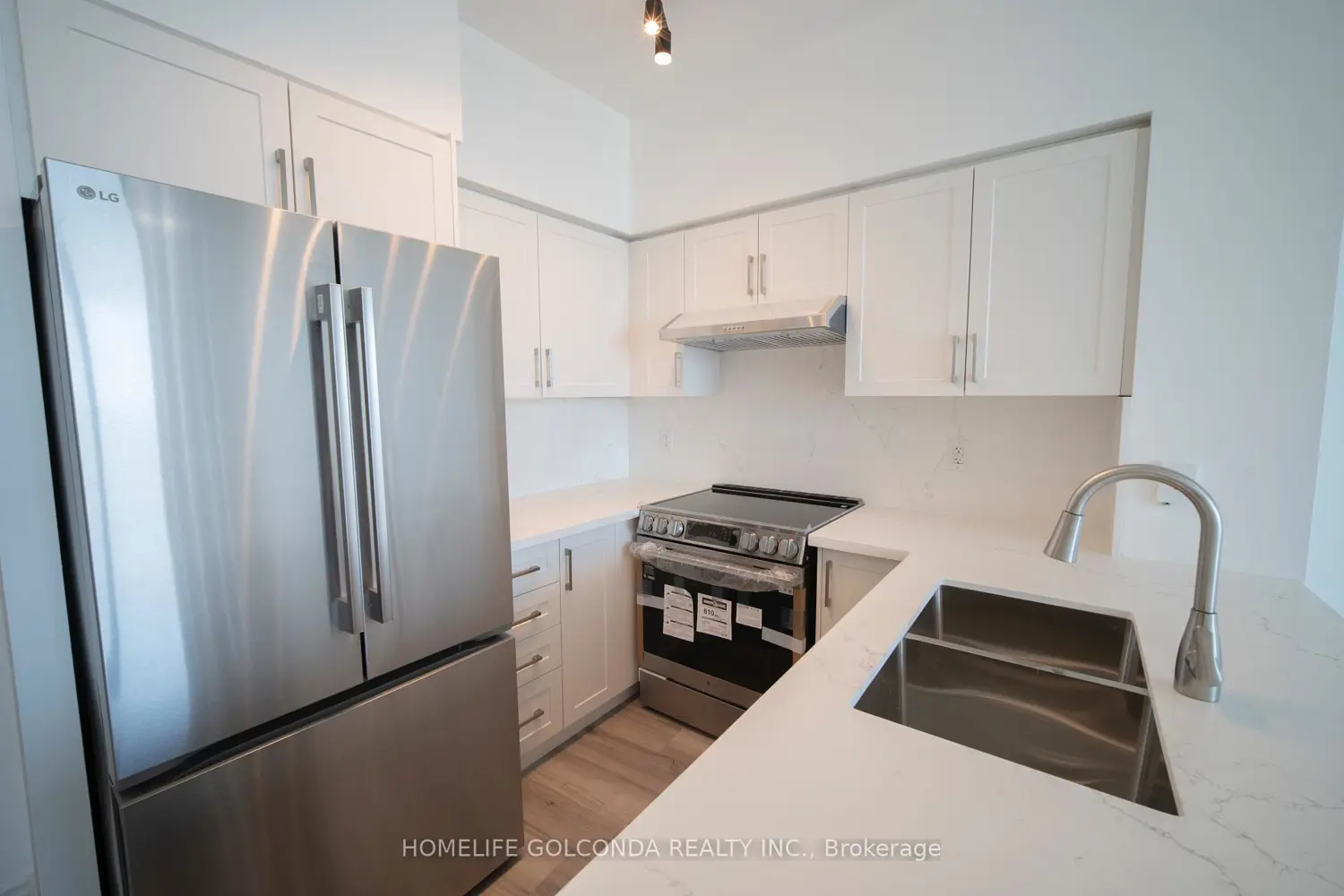 509 Beecroft Road 1106 photo 3