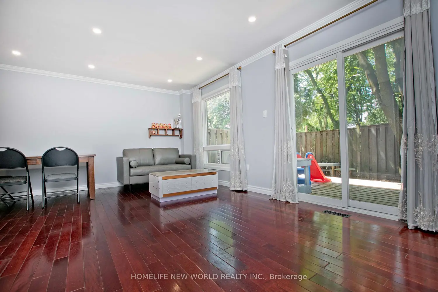 1180 Sandhurst Circle 7 photo 3