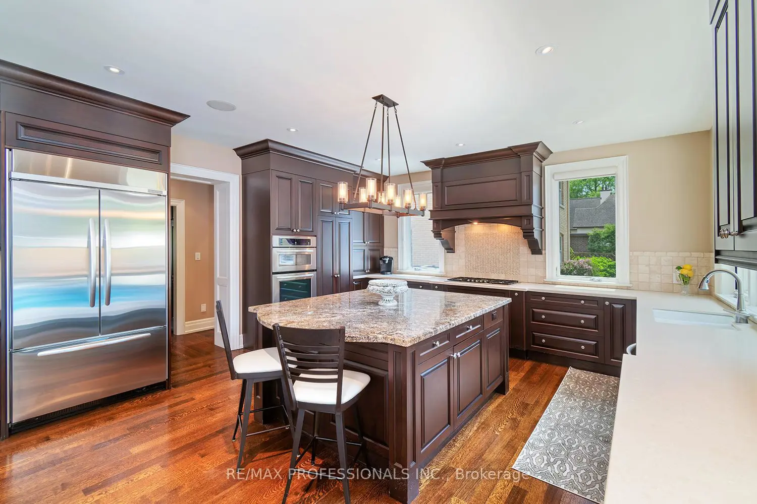 376 Prince Edward Drive photo 3