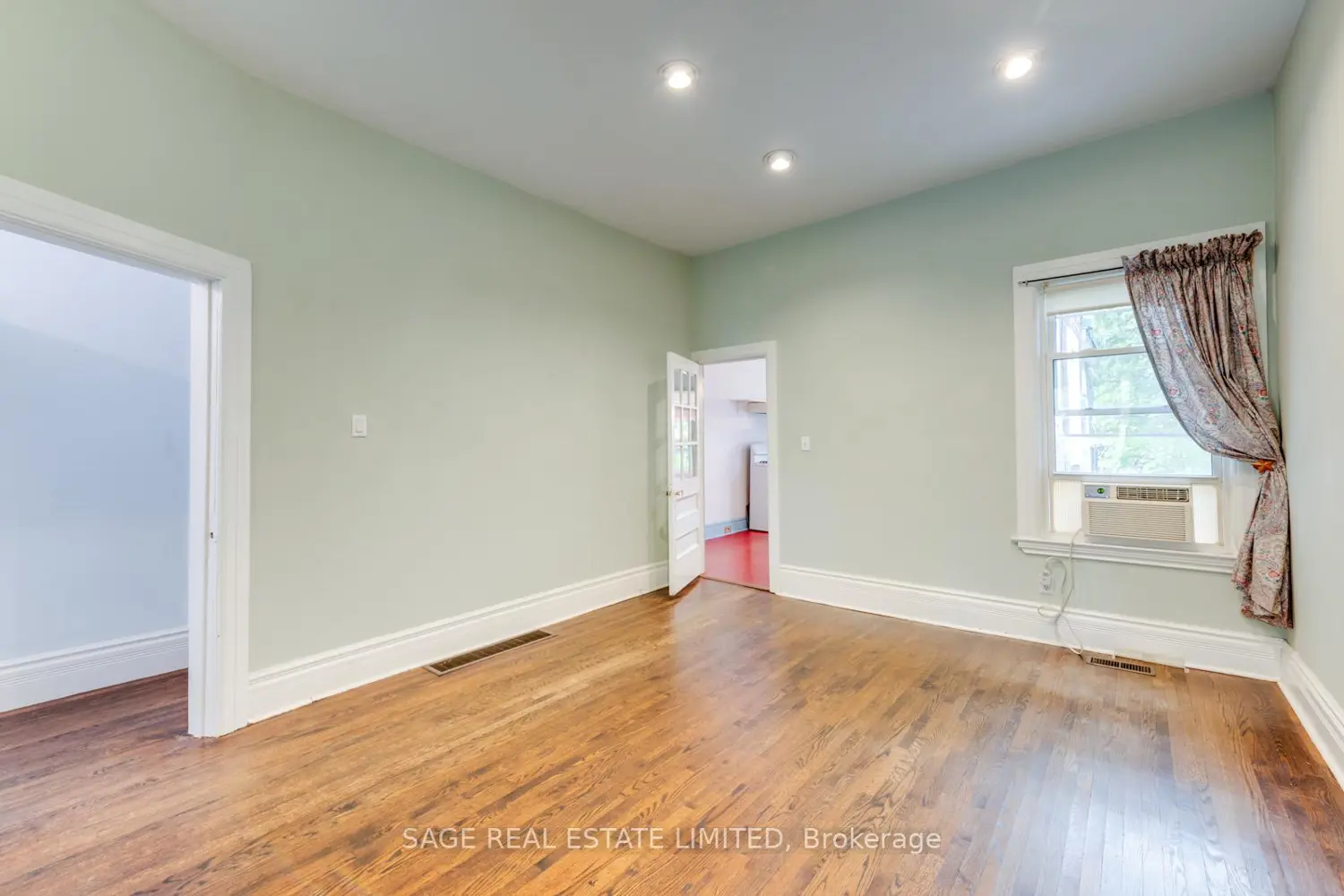 25 Helena Avenue photo 4