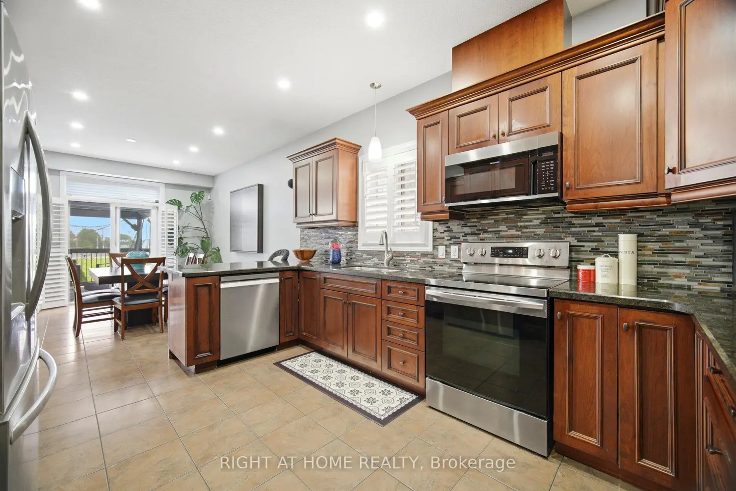 79 Garinger Crescent photo 5