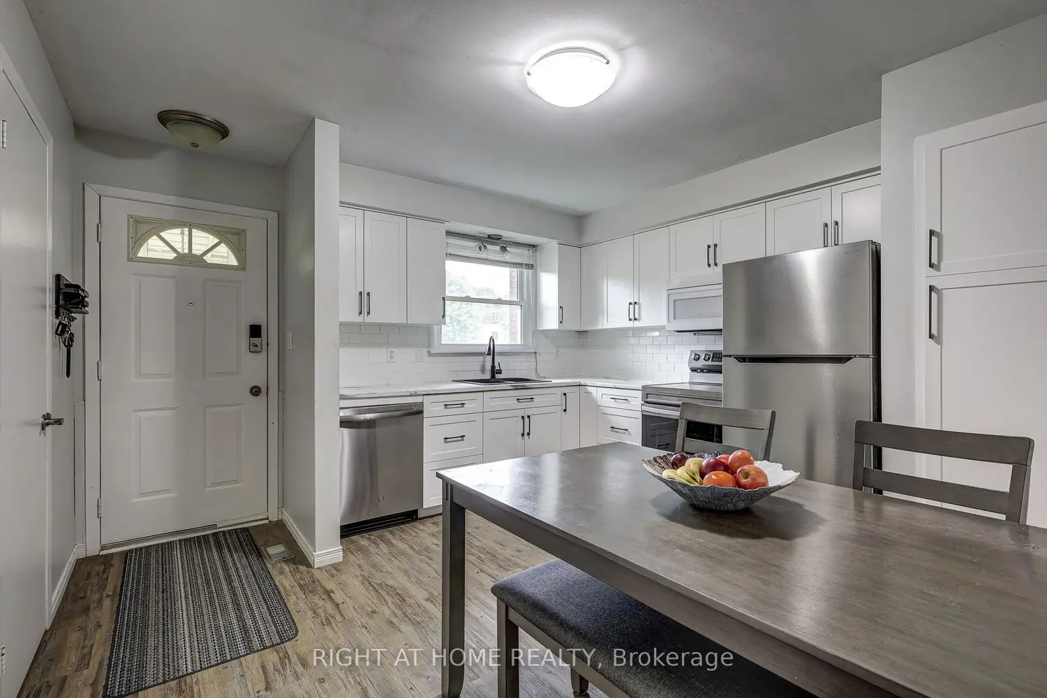 81 Parkside Drive 5 photo 5