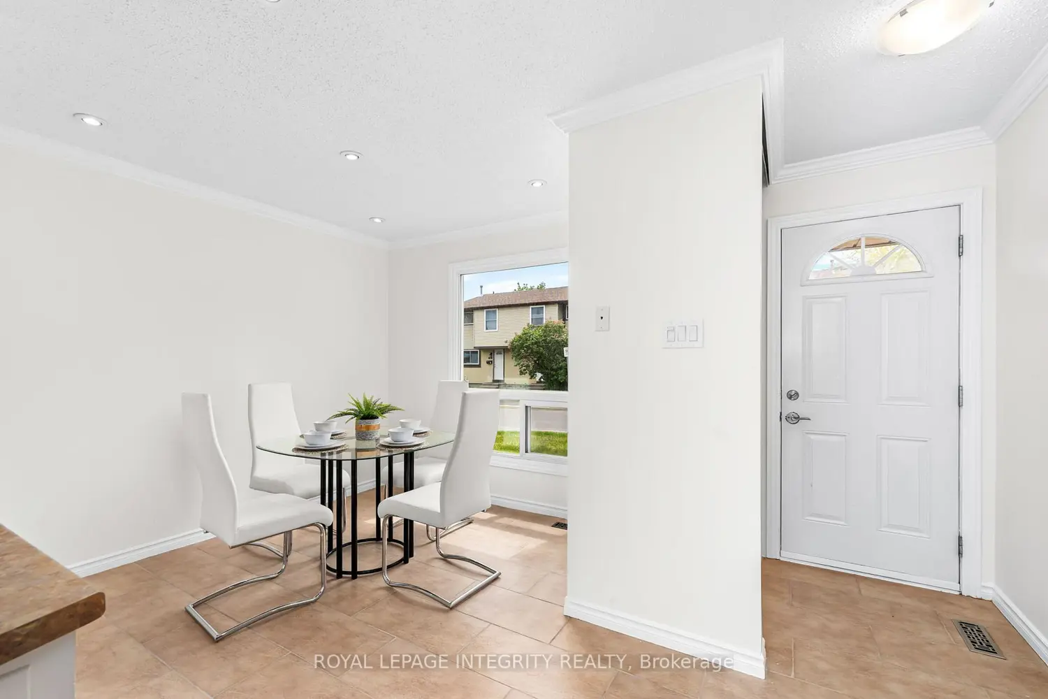 2570 Southvale Crescent 82