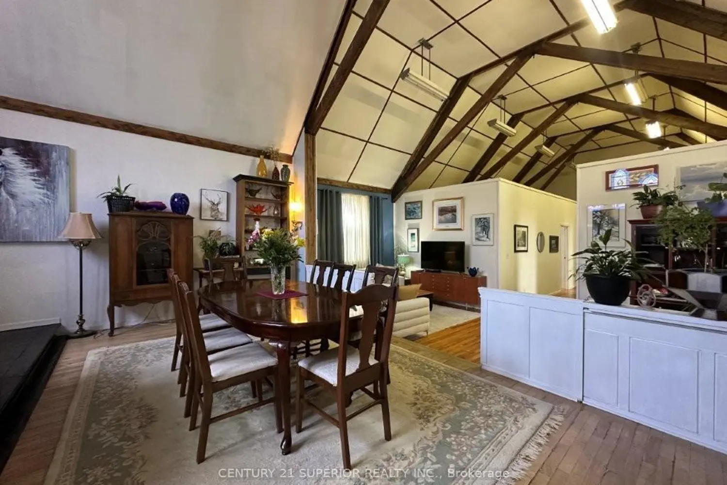 19 White Boulevard photo 3