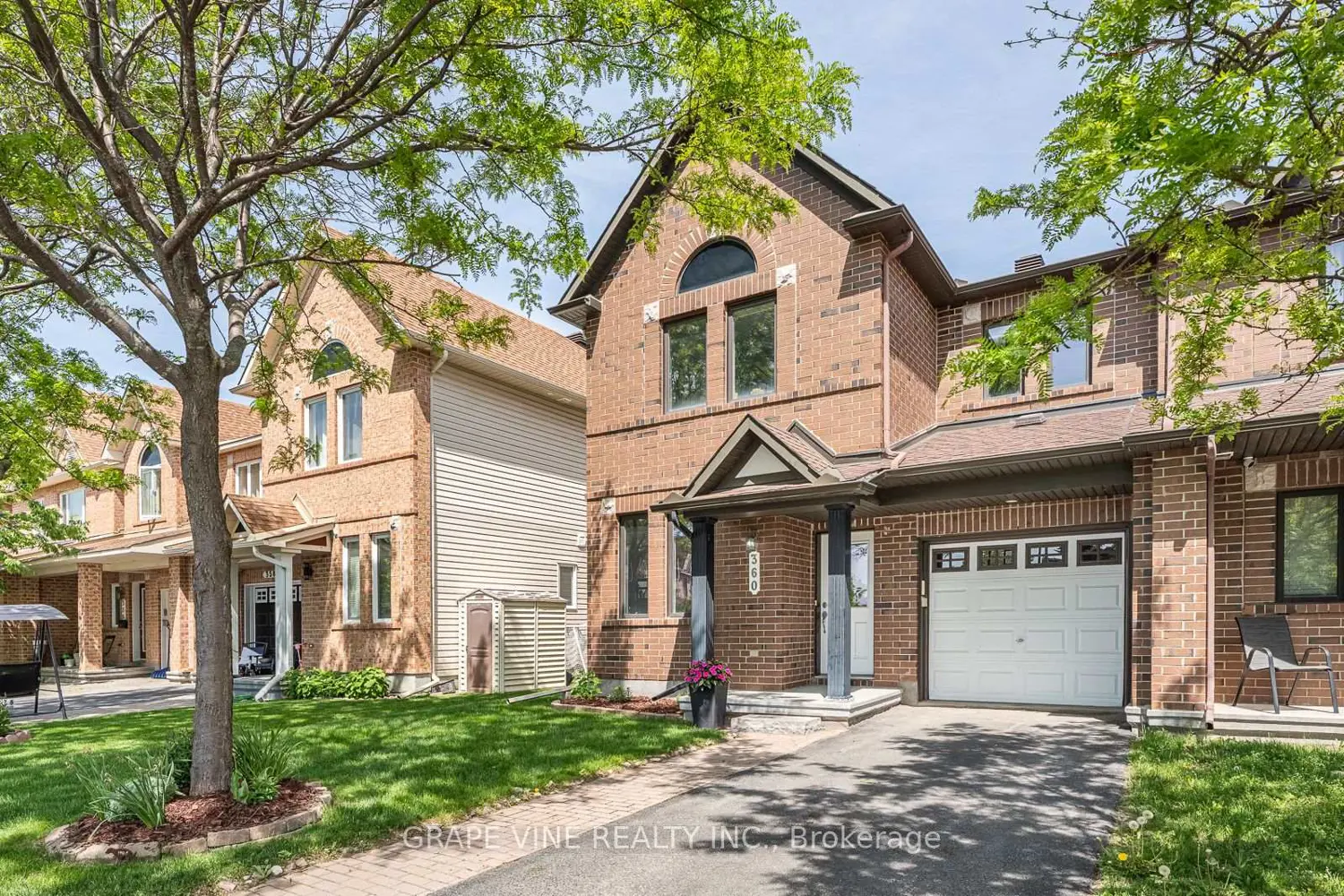360 Balinroan Crescent photo 2