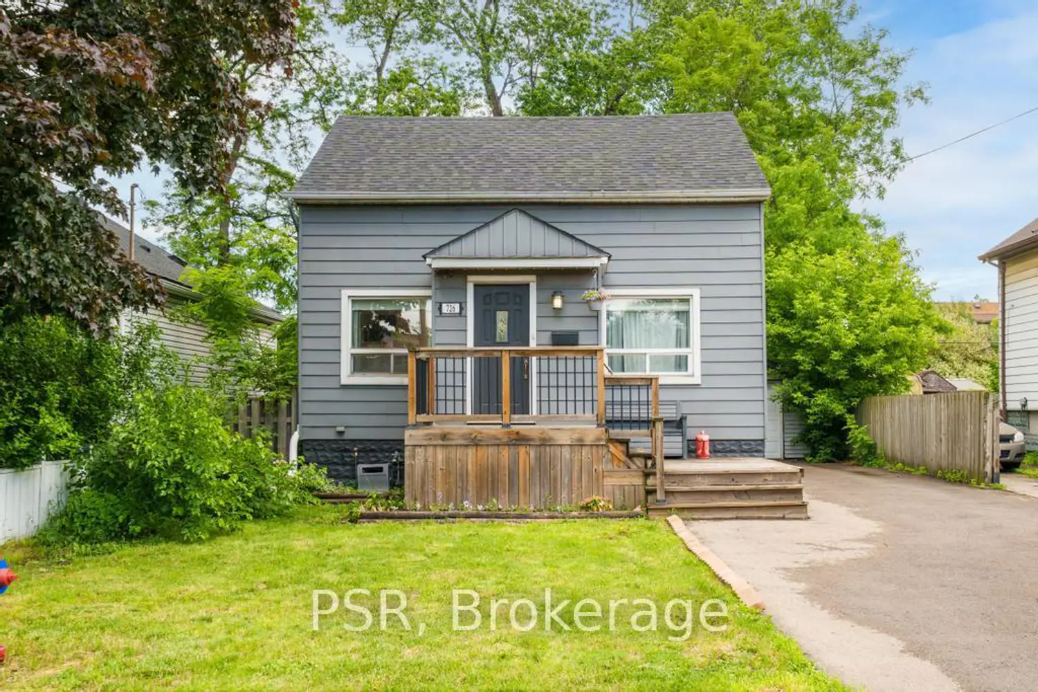 726 Brighton Avenue photo 3