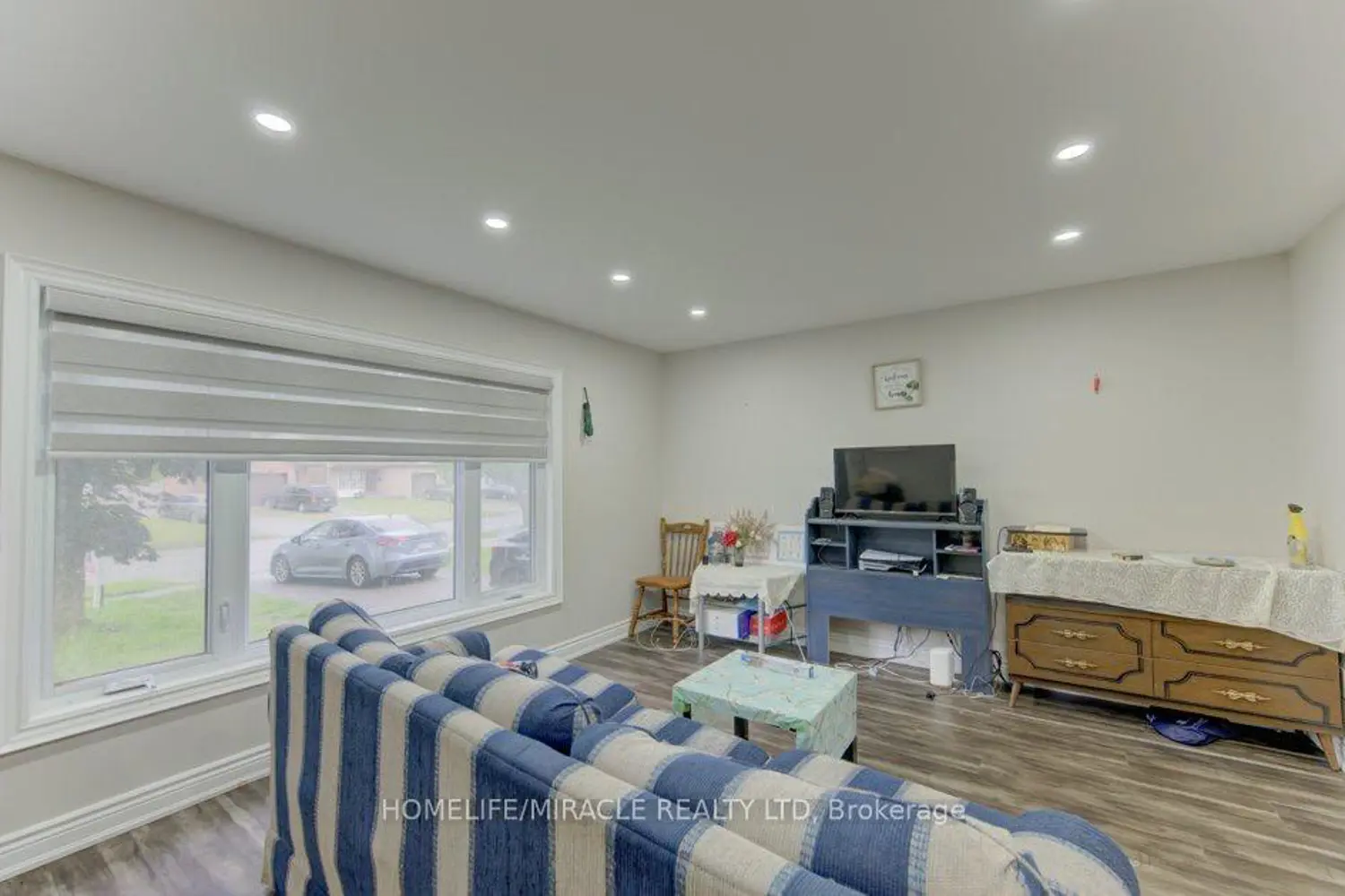 142 Cornerbrook Crescent photo 5