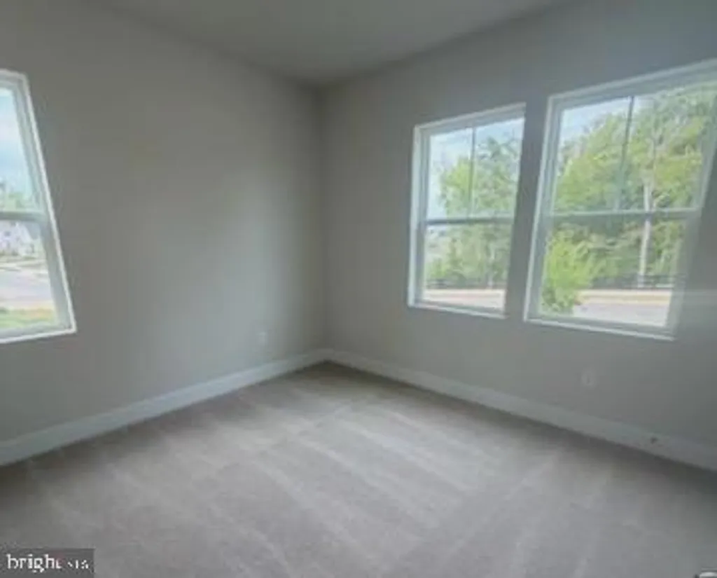 5475 Virgin Islands St, White Plains, MD 20695