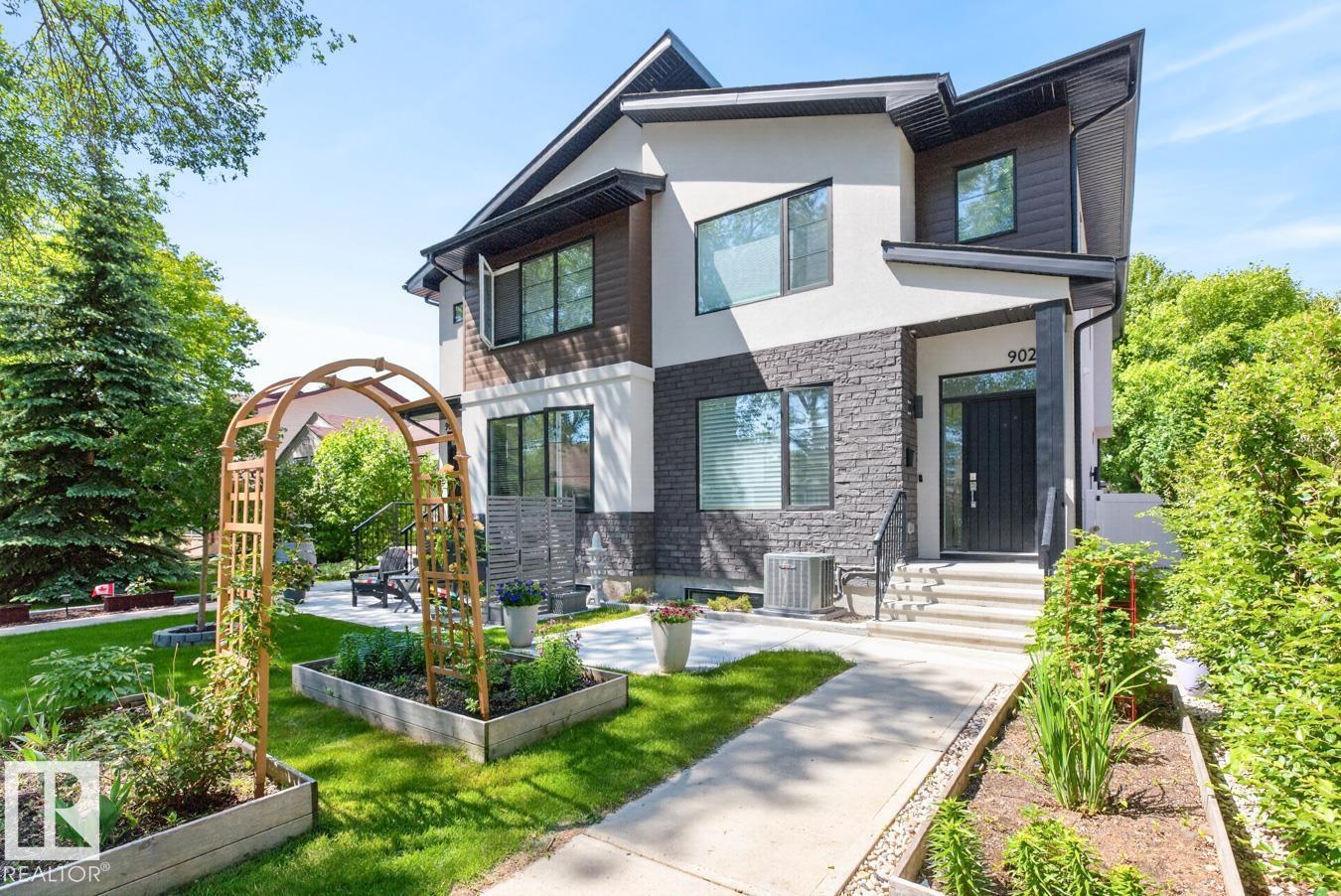 9028 90 Street NW, Edmonton, AB, T6C3L9