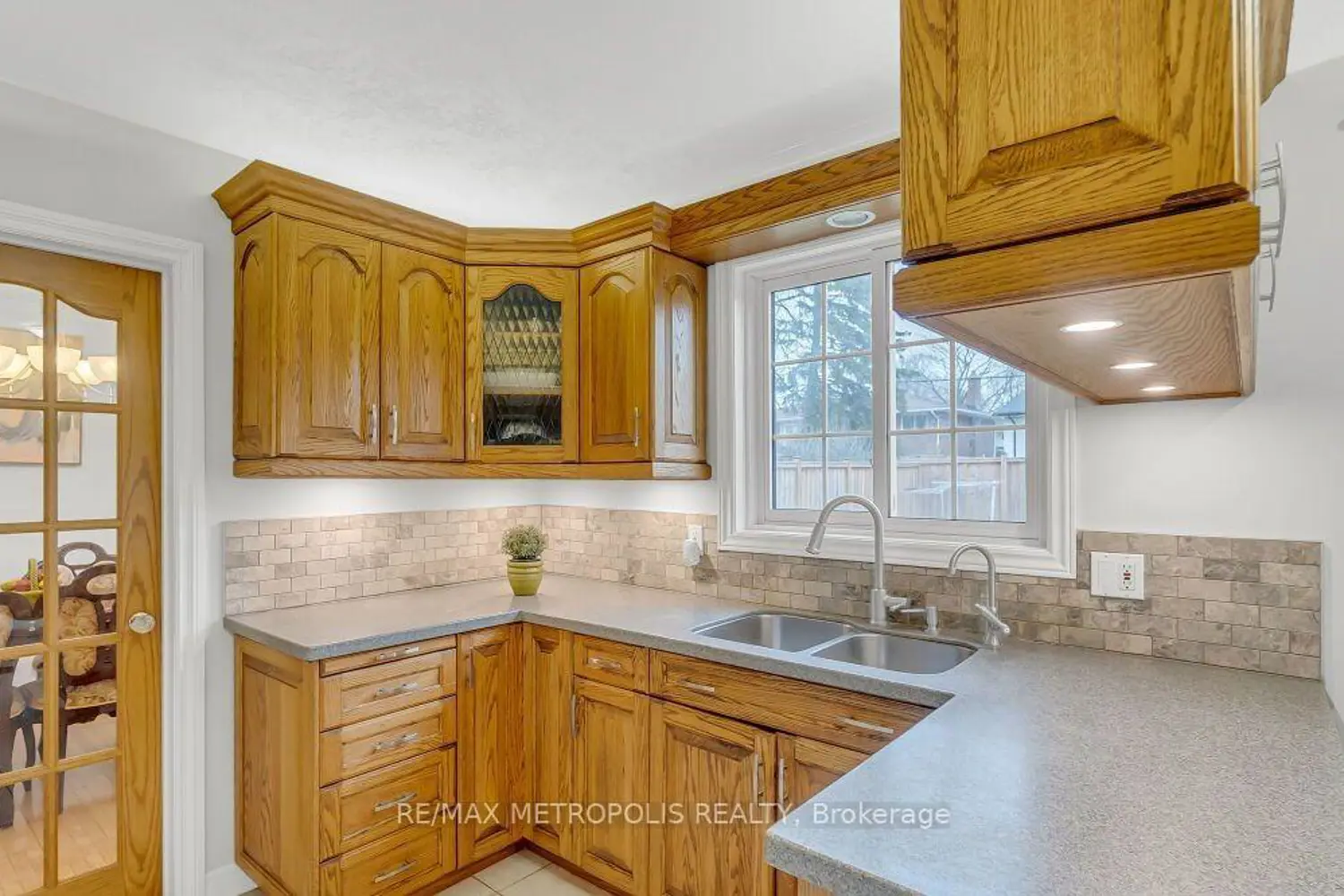 100 Warren Road photo 5