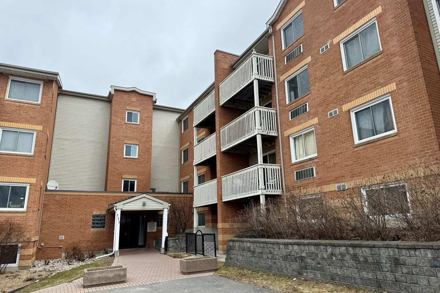 325 Centrum Boulevard 407