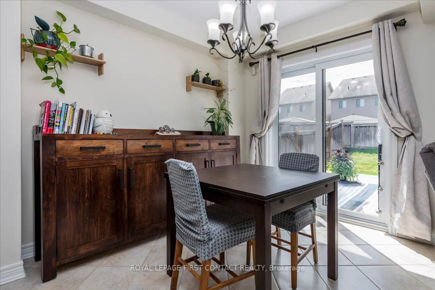 182 Banting Crescent photo 5