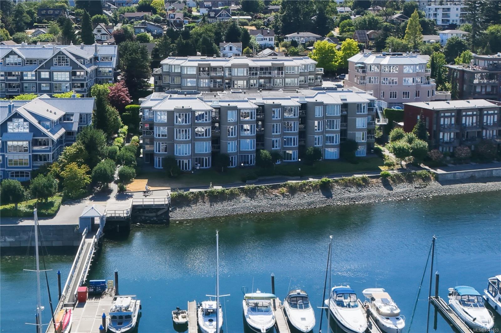 #402-566 Stewart Avenue, Nanaimo, BC, V9S 5T5