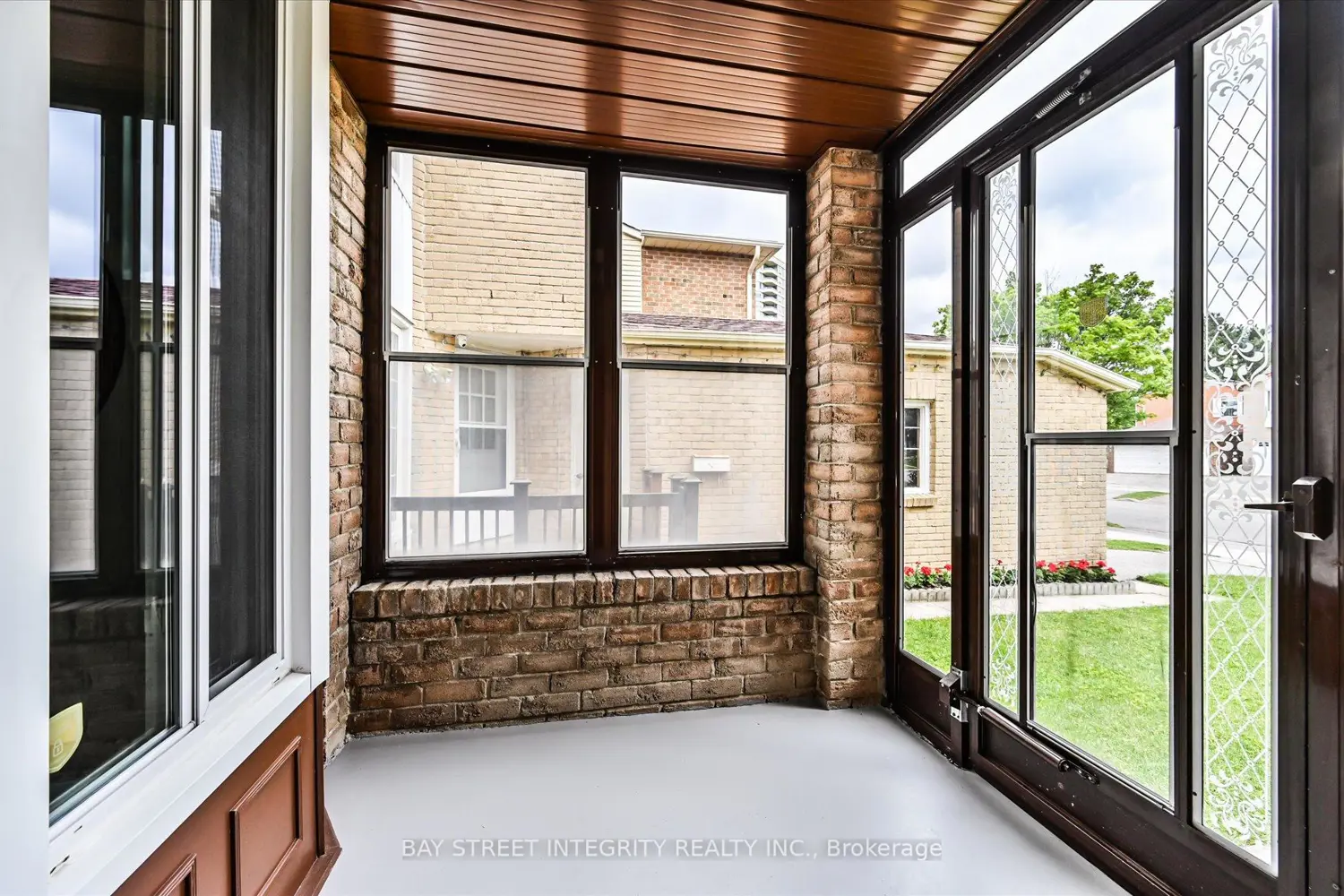 15 Huntsmill Boulevard photo 3