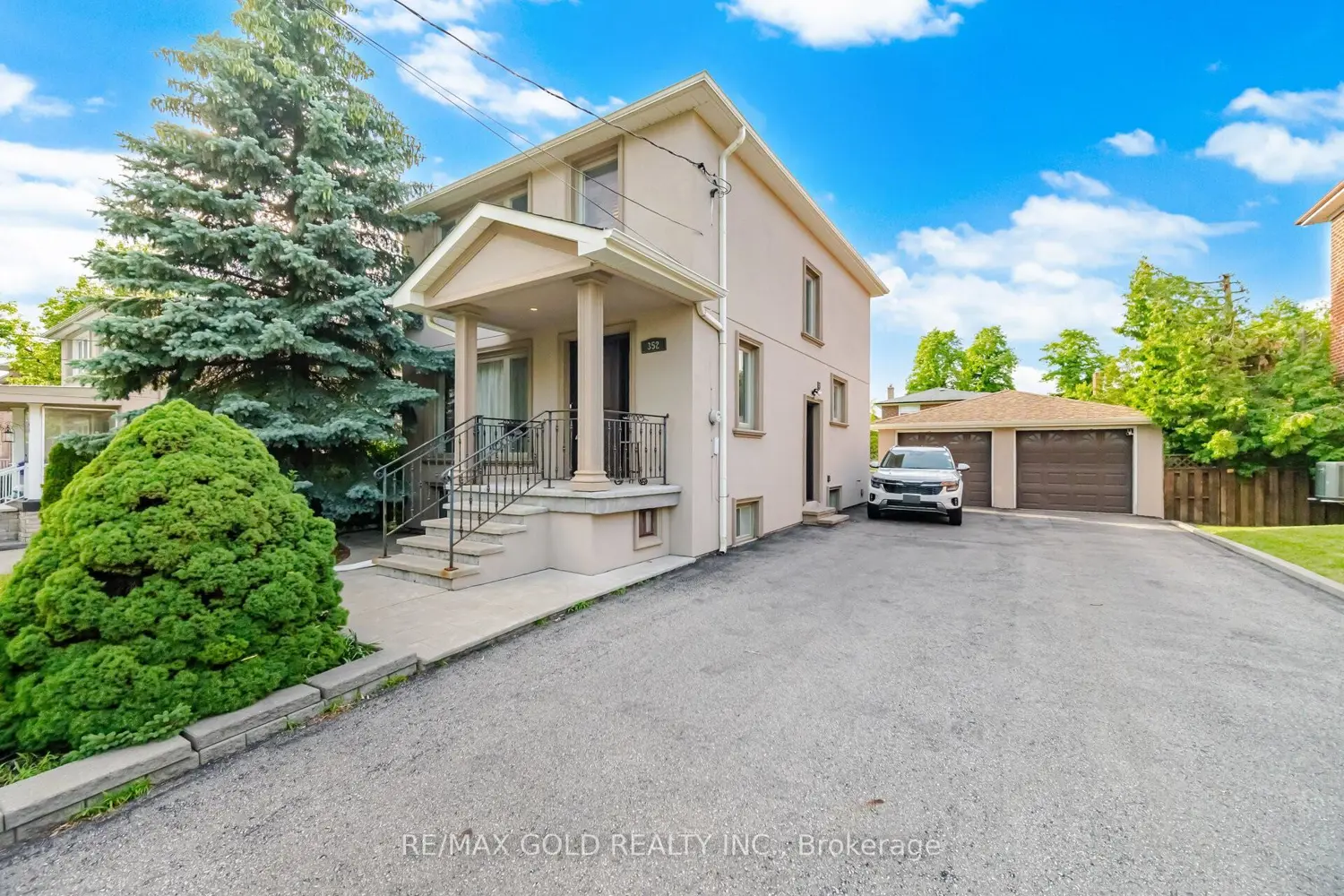 352 Maple Leaf Drive photo 2