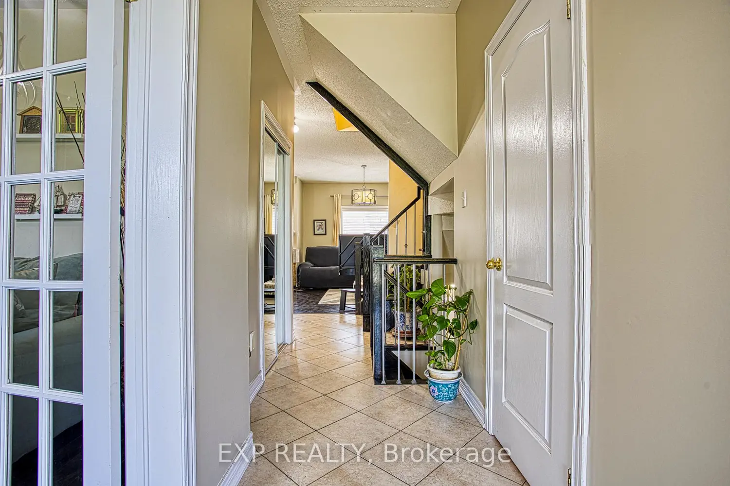 206 Springstead Avenue photo 4