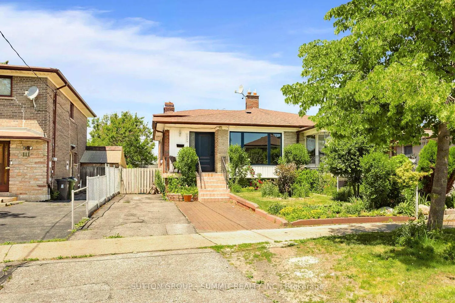 109 Elnathan Crescent photo 2