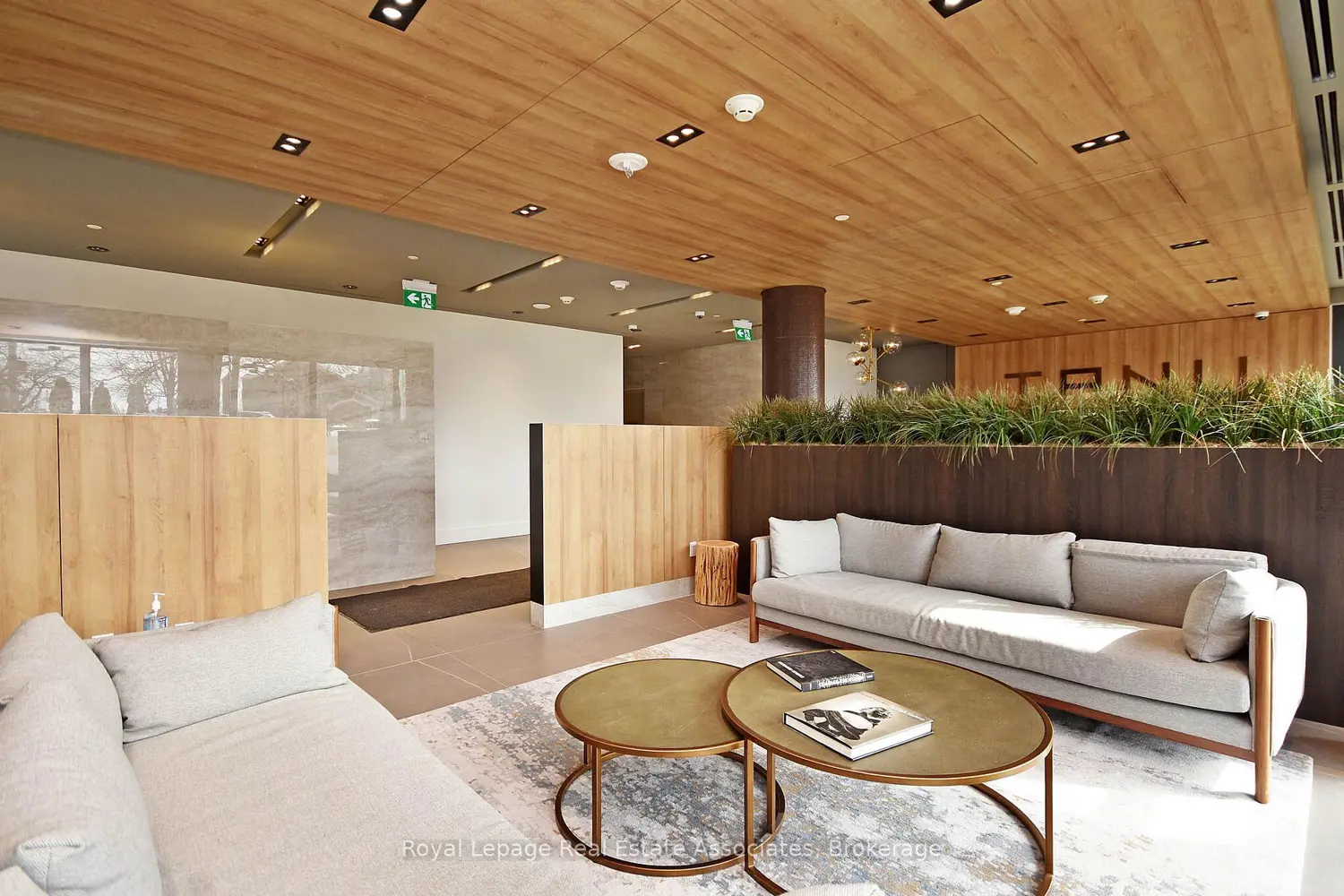 21 Park Street 706 photo 3