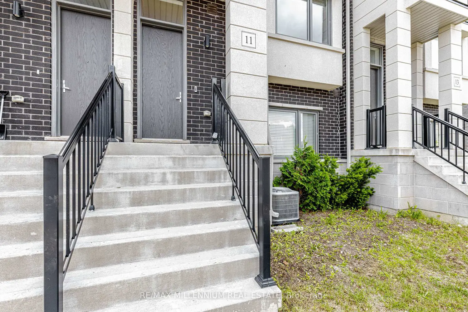 11 Lambert Lane photo 2