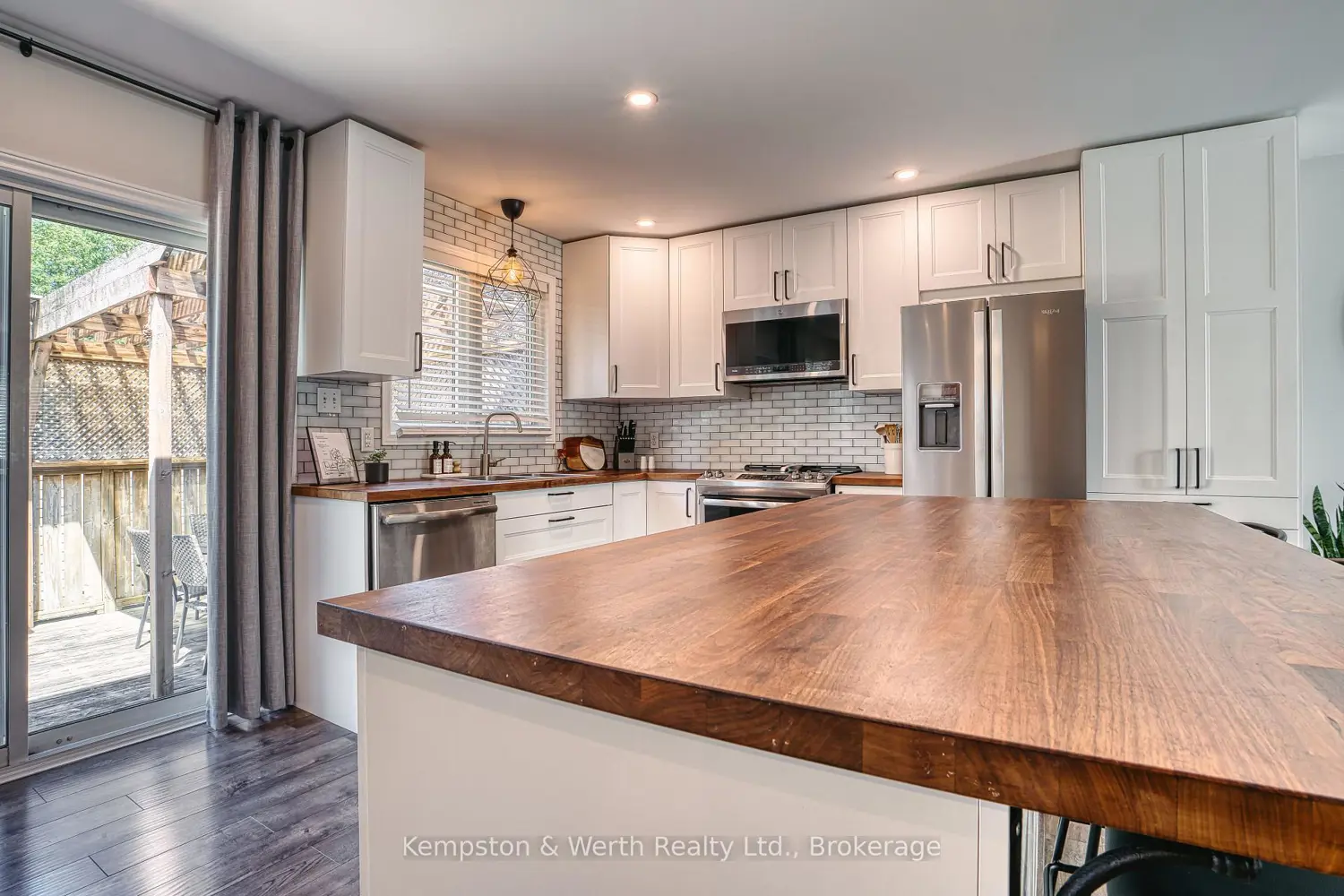 745 Lavery Street photo 5