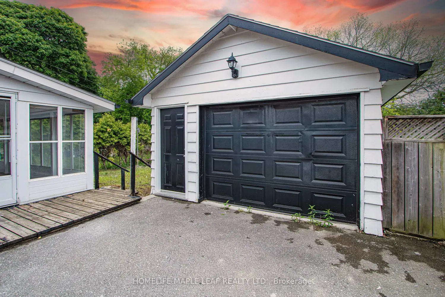 1663 Hansuld Street photo 2