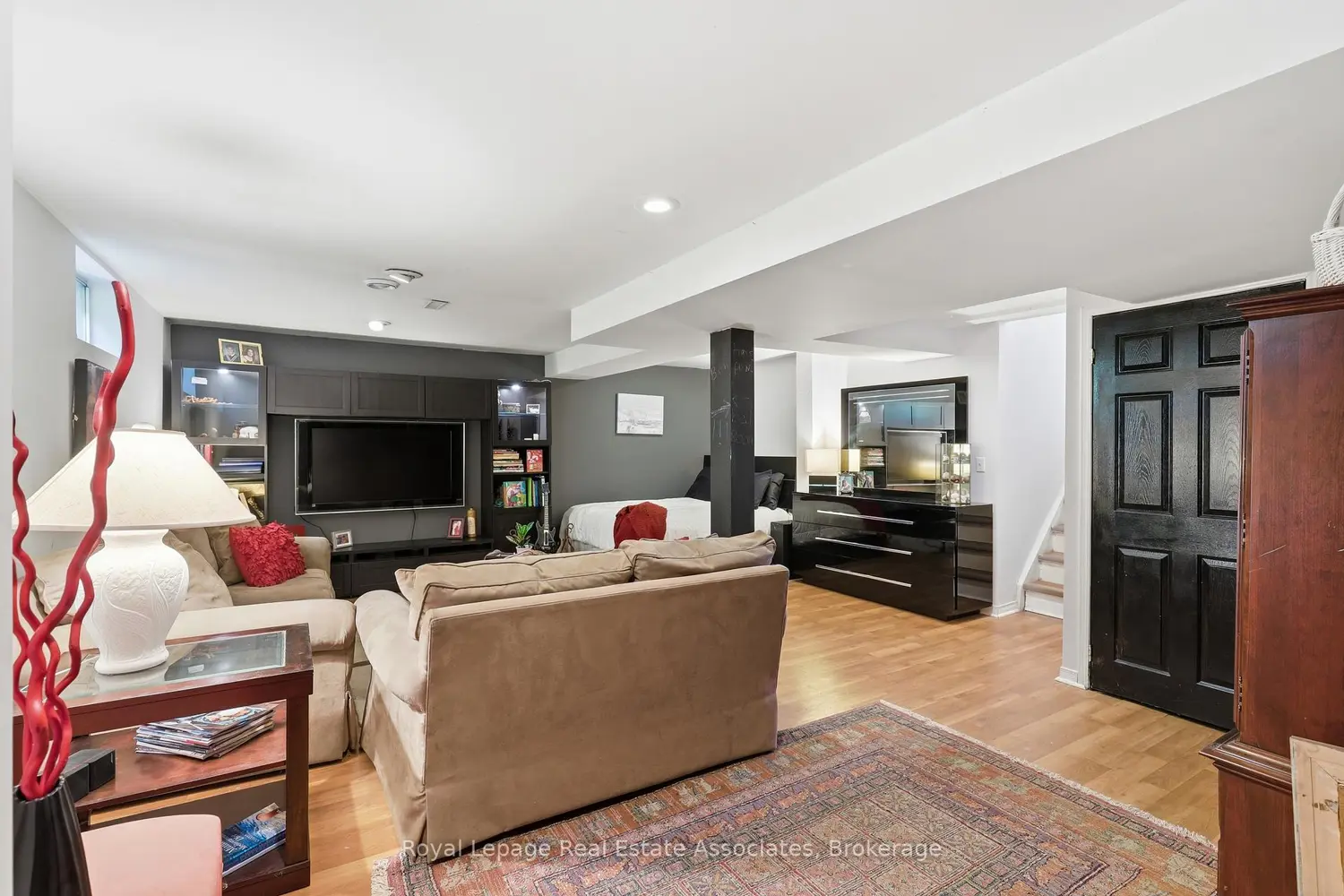 2580 Homelands Drive photo 4