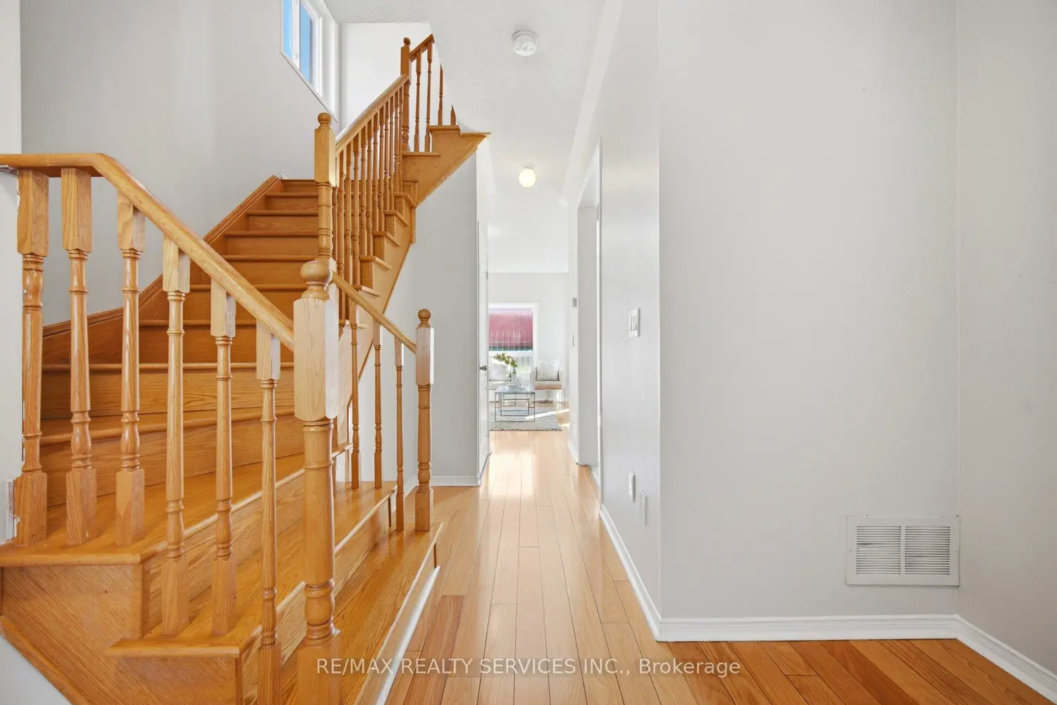 82 Rubysilver Drive photo 3