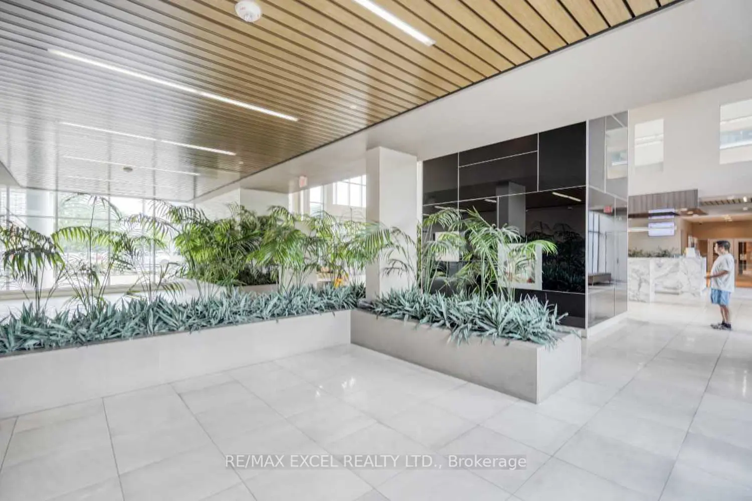 9608 Yonge Street 202A photo 4