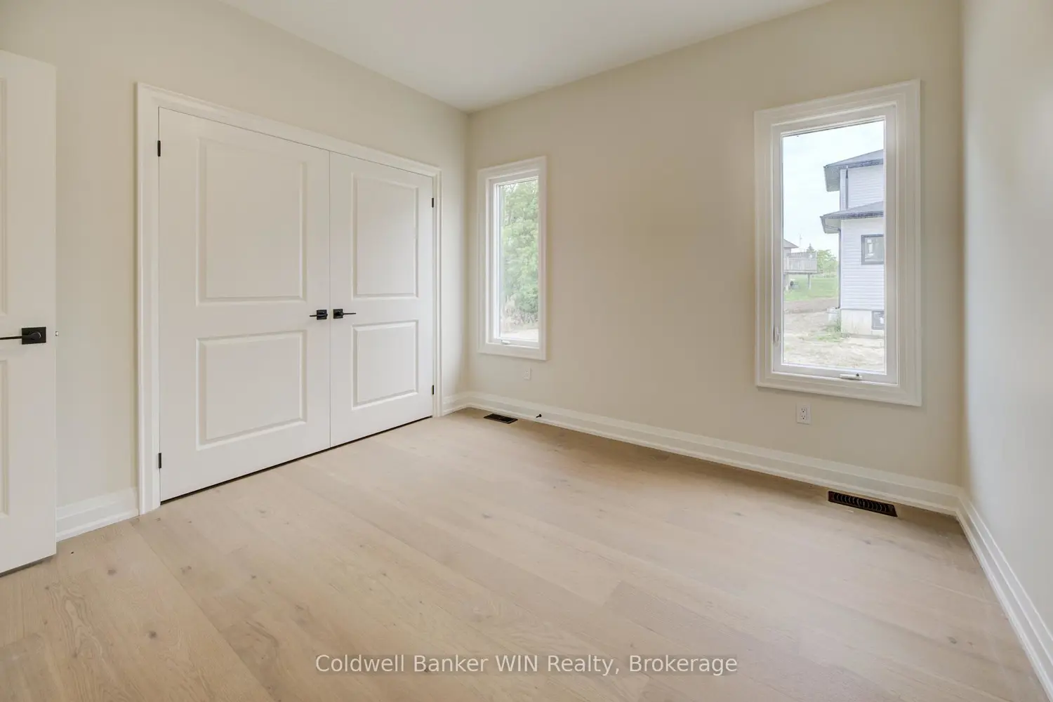 647 Martin Street photo 5