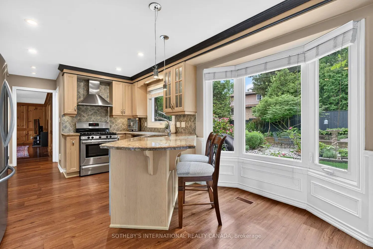 1952 Edenvale Crescent photo 5