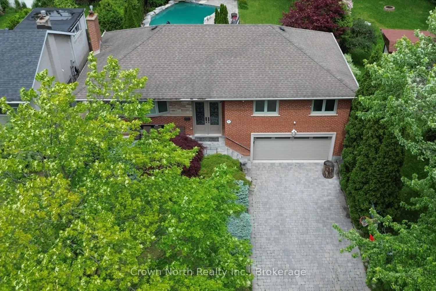 85 Portico Drive photo 2